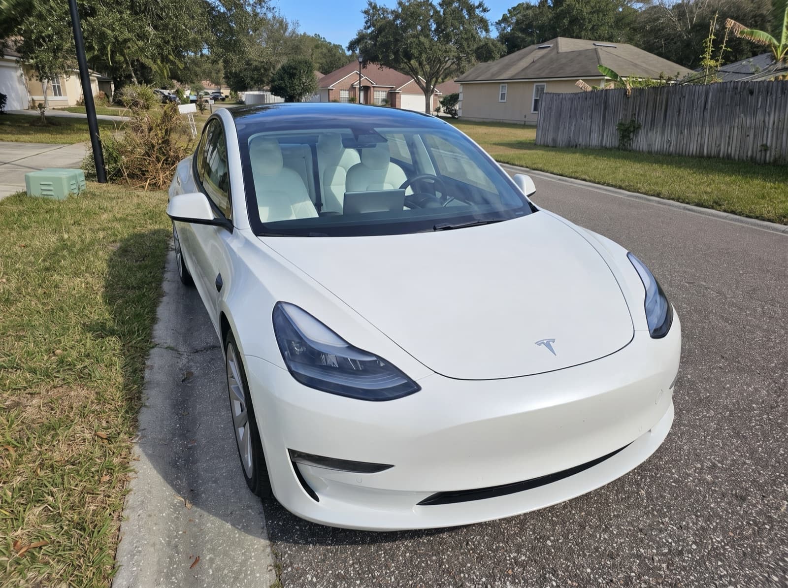 A white sedan on a residential street in Jacksonville, FL, after a Bang AutoGlass mobile glass job